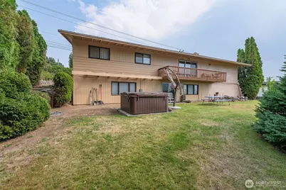 840 N Kentucky Avenue, East Wenatchee, WA 98802 - Photo 1