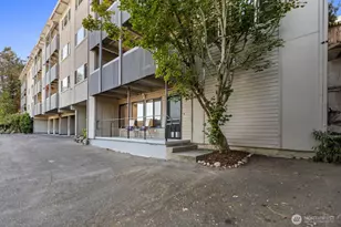7064 35th Ave NE, Seattle, WA 98115 - Photo 2
