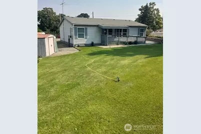327 Beach Street, Pateros, WA 98846 - Photo 2