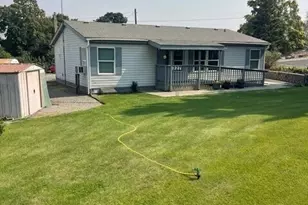 327 Beach St, Pateros, WA 98846 - Photo 2