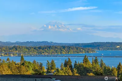 6816 51st Avenue NE, Seattle, WA 98115 - Photo 2