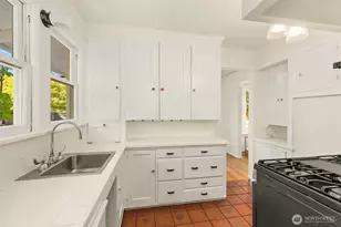 1703 NE 73rd St, Seattle, WA 98115 - Photo 12