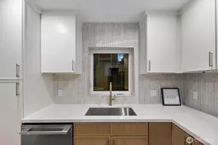 12040 5th Ave NE, Seattle, WA 98125 - Photo 10