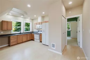 10154 NW Merlins Ln, Bremerton, WA 98312 - Photo 16