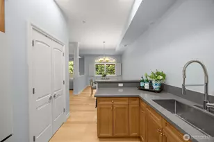 10398 NE 17th St, Bellevue, WA 98004 - Photo 12