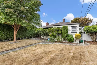 8337 27th Avenue NW, Seattle, WA 98117 - Photo 2