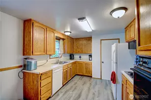 49 SW 8th Ave, Oak Harbor, WA 98277 - Photo 14