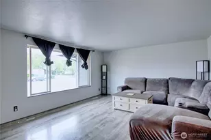49 SW 8th Ave, Oak Harbor, WA 98277 - Photo 4