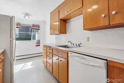 2352 49th Avenue SW, Seattle, WA 98116 - Photo 32