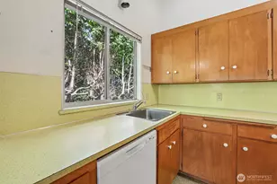 2352 49th Ave SW, Seattle, WA 98116 - Photo 8