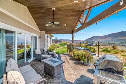 28 13th Street SE, East Wenatchee, WA 98802 - Photo 2