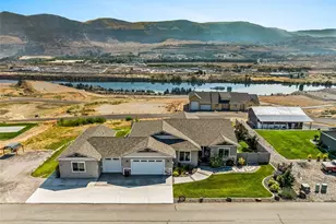 28 13th St SE, East Wenatchee, WA 98802 - Photo 1