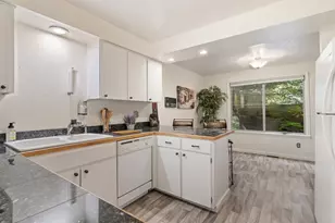 8511 Main St, Edmonds, WA 98026 - Photo 20