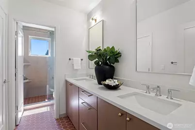 8037 Wallingford Avenue N, Seattle, WA 98103 - Photo 24