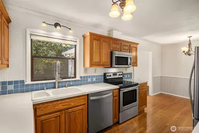 20820 Hillcrest Place, Edmonds, WA 98026 - Photo 10