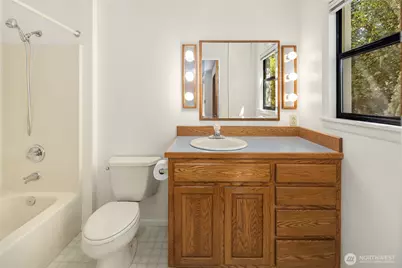 20820 Hillcrest Place, Edmonds, WA 98026 - Photo 18
