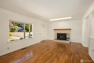 20820 Hillcrest Pl, Edmonds, WA 98026 - Photo 6