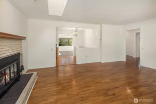 20820 Hillcrest Pl, Edmonds, WA 98026 - Photo 4