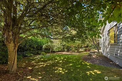 20820 Hillcrest Place, Edmonds, WA 98026 - Photo 28