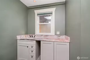 8040 16th Ave NE, Seattle, WA 98115 - Photo 10