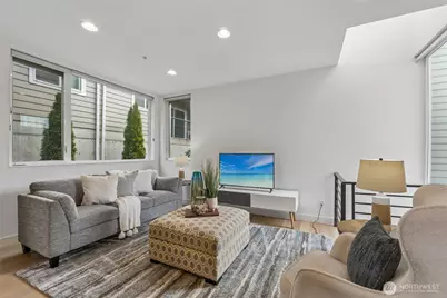 3920 1st Avenue NE #C, Seattle, WA 98105 - Photo 2