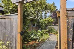 2411 156th Ave SE, Bellevue, WA 98007 - Photo 4