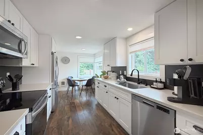 11310 5th Avenue NE, Seattle, WA 98125 - Photo 4