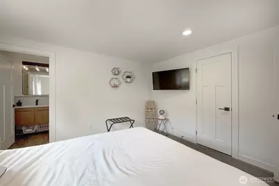 11310 5th Avenue NE, Seattle, WA 98125 - Photo 10