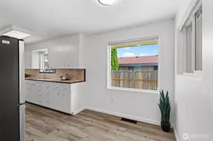 911 11th St NW, Puyallup, WA 98371 - Photo 16
