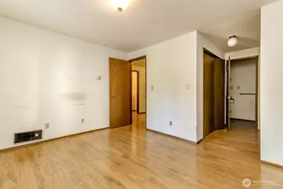 132 N 132nd Street #204, Seattle, WA 98133 - Photo 18