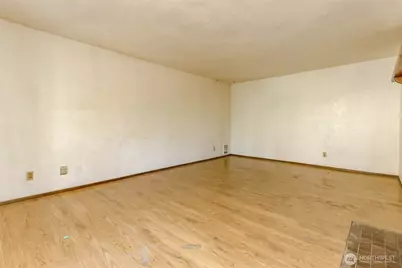 132 N 132nd Street #204, Seattle, WA 98133 - Photo 8