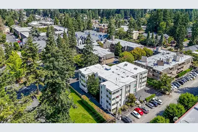 132 N 132nd Street #204, Seattle, WA 98133 - Photo 2