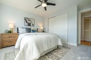 209 N 39th St, Seattle, WA 98103 - Photo 12