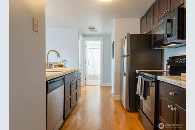 209 N 39th Street #304, Seattle, WA 98103 - Photo 8