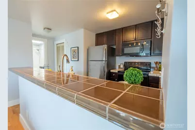 209 N 39th Street #304, Seattle, WA 98103 - Photo 6