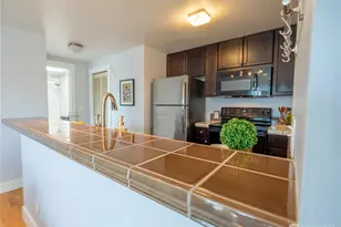209 N 39th St, Seattle, WA 98103 - Photo 6