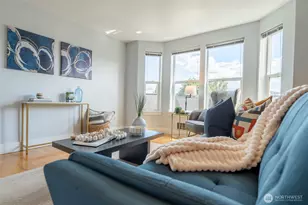 209 N 39th St, Seattle, WA 98103 - Photo 4