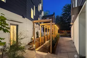 627 13th Ave E, Seattle, WA 98102 - Photo 2