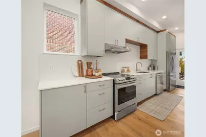 627 13th Avenue E, Seattle, WA 98102 - Photo 8