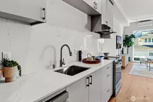 1227 E Roy St, Seattle, WA 98102 - Photo 18