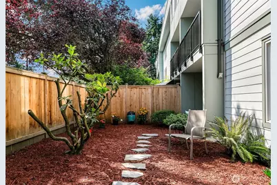 13717 Linden Avenue N #104, Seattle, WA 98133 - Photo 18