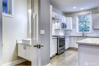 690 Wintersweet Road NE, Bainbridge Island, WA 98110 - Photo 8