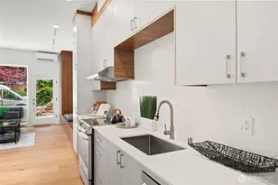 633 13th Ave E, Seattle, WA 98102 - Photo 12