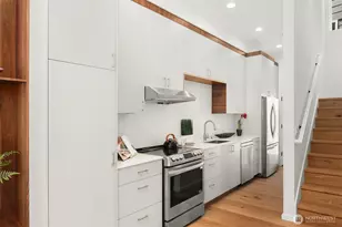 633 13th Ave E, Seattle, WA 98102 - Photo 10