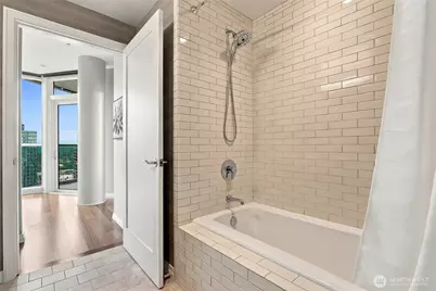 500 106th Avenue NE #3205, Bellevue, WA 98004 - Photo 28