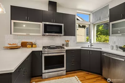 116 W Florentia Street #A, Seattle, WA 98119 - Photo 6