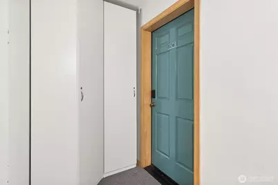 712 E Denny Way #501, Seattle, WA 98122 - Photo 4
