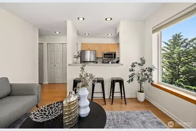 712 E Denny Way #501, Seattle, WA 98122 - Photo 2