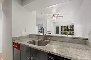 530 Melrose Ave E, Seattle, WA 98102 - Photo 6