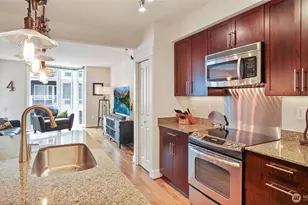 699 John St, Seattle, WA 98109 - Photo 4